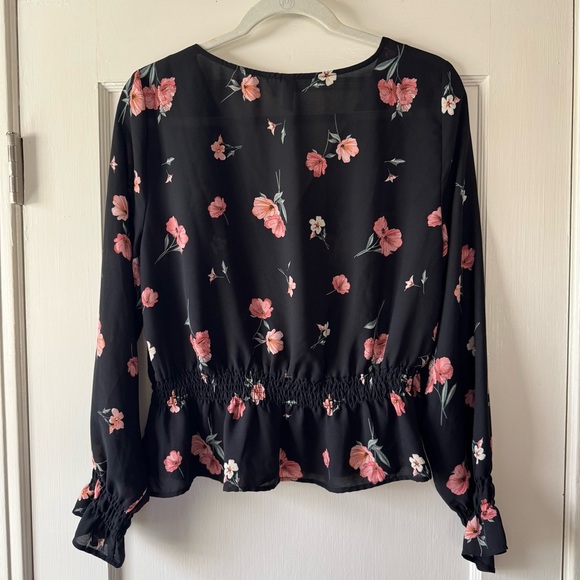 🔥MOVING SALE🔥 H&M Black and Pink Floral Blouse - Picture 2 of 5